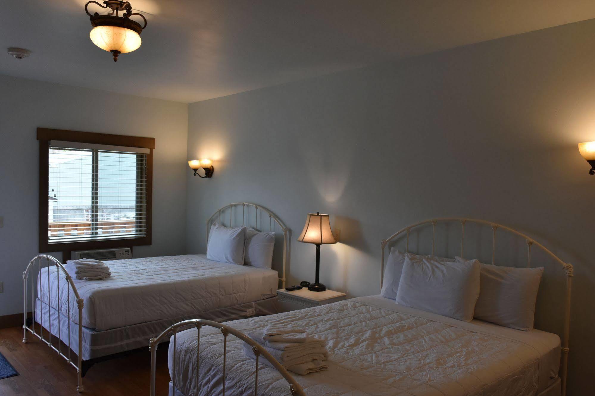 Yellowstone Condos & Suites การ์ดีเนอร์ ภายนอก รูปภาพ